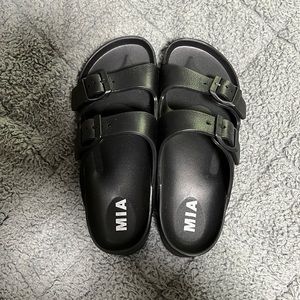 MIA platform slides size 6